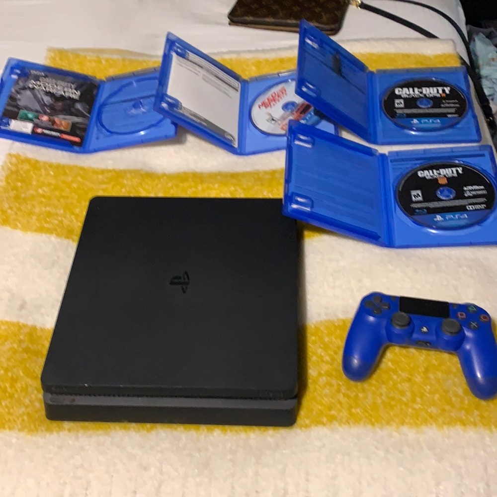 PS4 no box, one controller, and 4 games.